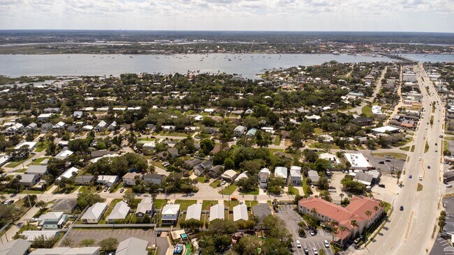 Building Photo - Davis Shores 3/2 Single Family Home
