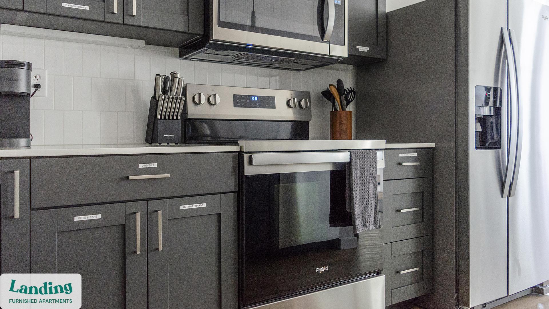 Building Photo - 650 N Main St