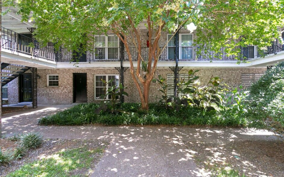 Primary Photo - 650 Cornell St