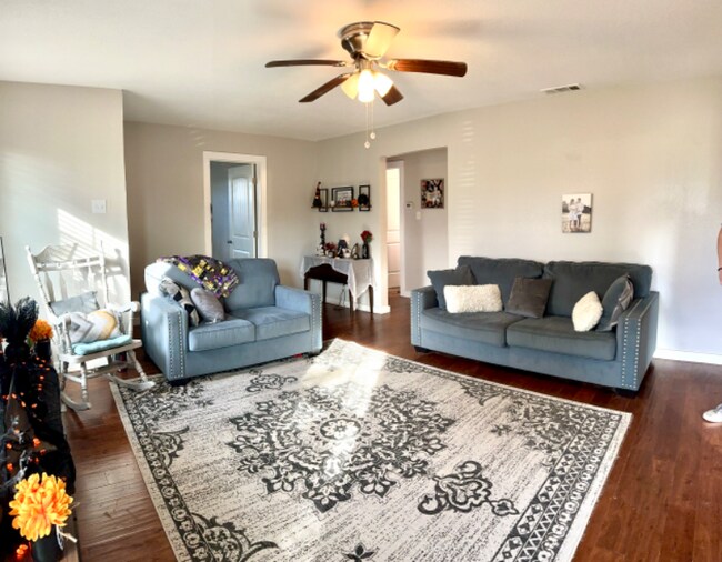 Building Photo - 1565 FM 35