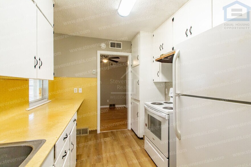 Building Photo - 2205 NW Smith Ave