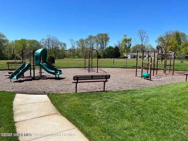 Building Photo - 245 Chickadee Ct