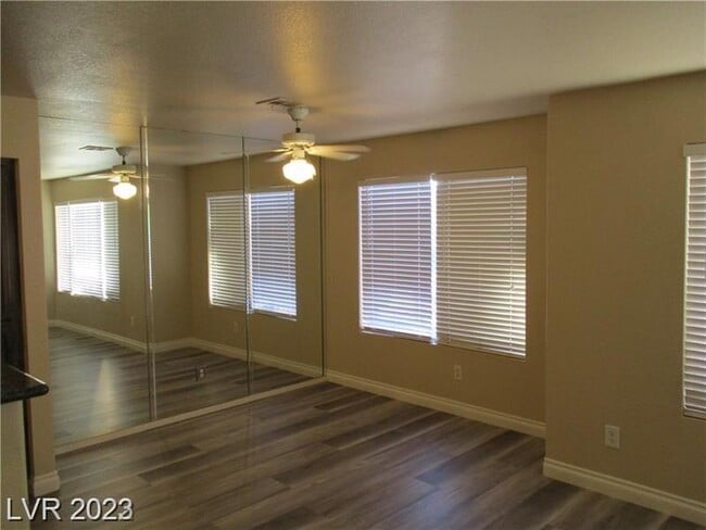 Building Photo - 350 S Durango Dr