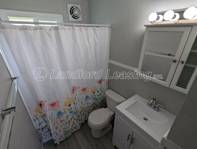 Building Photo - Charming Updated Ranch with Fenced Yard in...