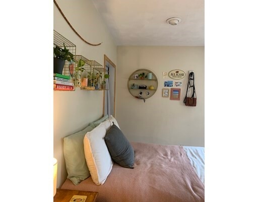 Building Photo - 157 Pearl St