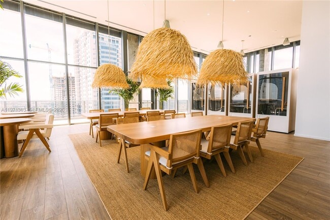 Building Photo - 221 SW 1st Ave