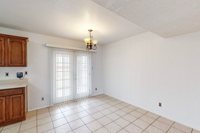 Building Photo - Beautiful 4 bedroom, 2 bath home in Northeast El Paso!