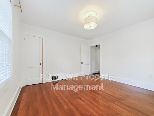 Building Photo - 111 W Hillcrest Dr