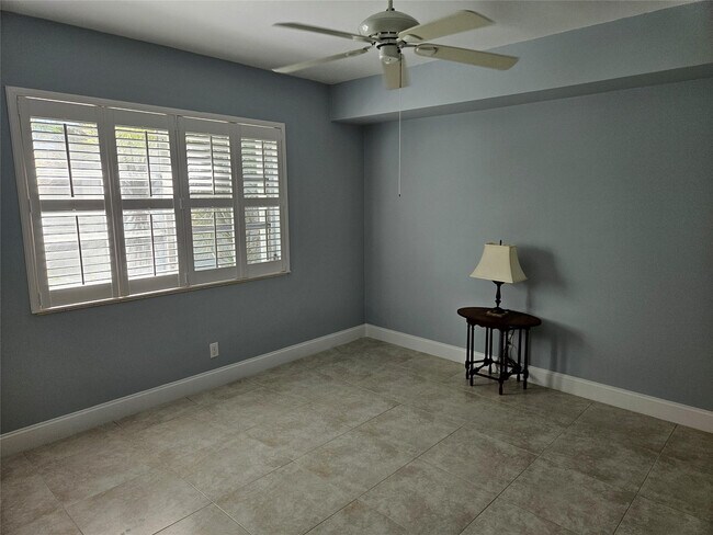 Building Photo - 669 W Oakland Park Blvd