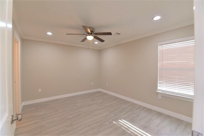 Main bedroom - 5621 Georgia Ave