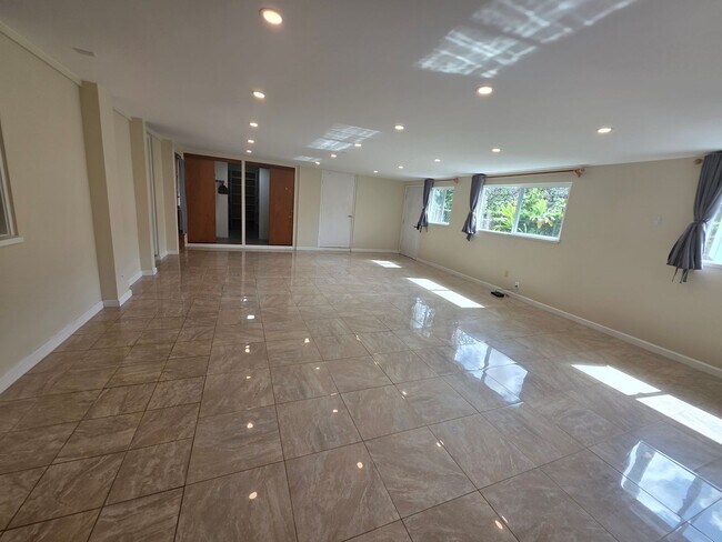 Building Photo - AVAILABLE NOW! 3 bed, 1.5 bath with 2 parking in Kailua.