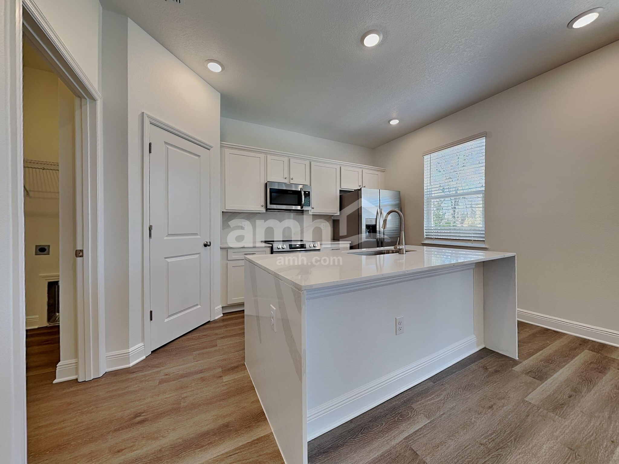 Building Photo - 6735 Atlantic Bch Ave