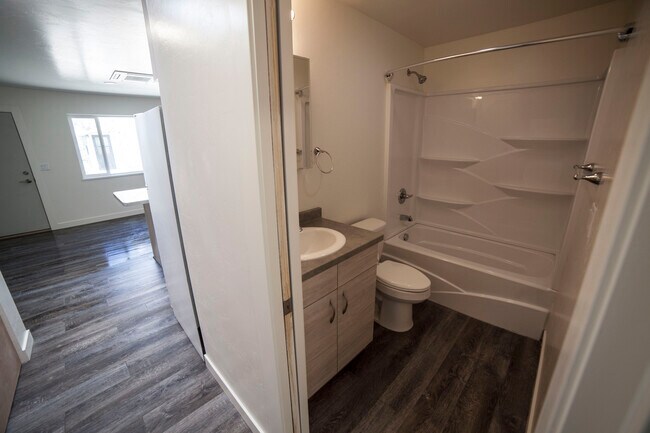 Building Photo - 316 S Ute Ave