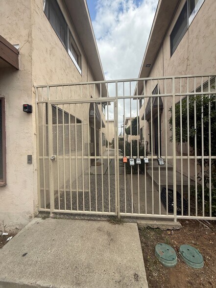 Building Photo - 4530 Vandever Ave