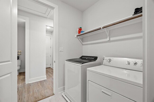 Building Photo - 319 Pecos River Xing