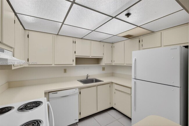 Building Photo - 3100 W Rolling Hills Cir