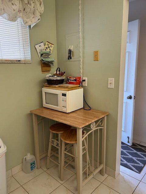 Building Photo - 2615 Garden Dr N