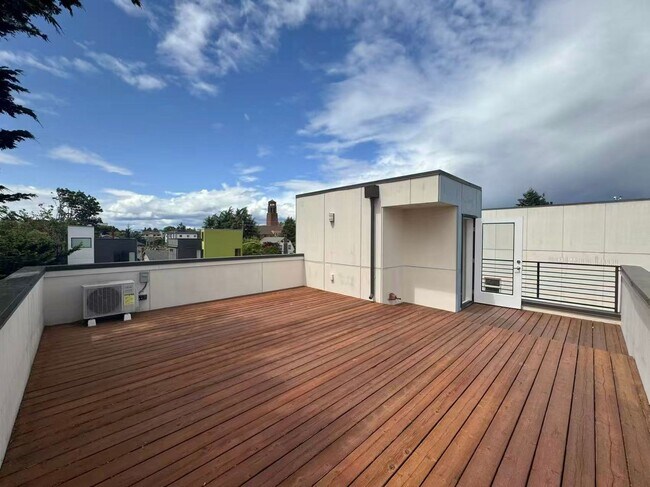 Building Photo - Charming Modern Stand-Alone Home in Ballar...