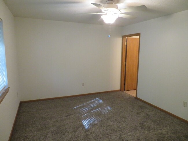 Building Photo - Raco 111/115 Nordic