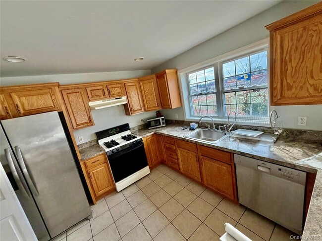 Building Photo - 440 Highland Ave