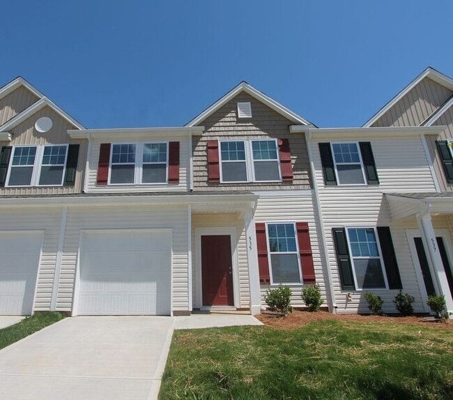 Primary Photo - Beautiful 3BD/2.5BTH End Unit Townhome in ...