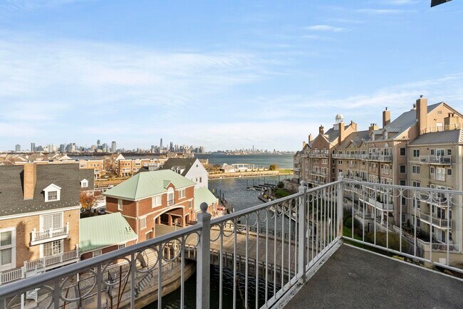 Building Photo - 200 Shearwater Ct W