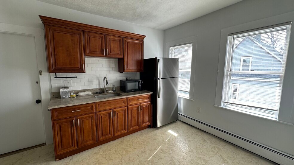 Building Photo - 66 Morton Ave