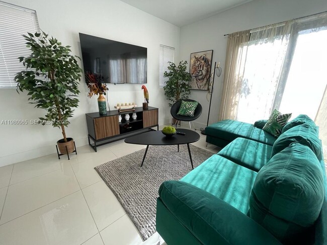 Building Photo - 302 NW 11th Ct