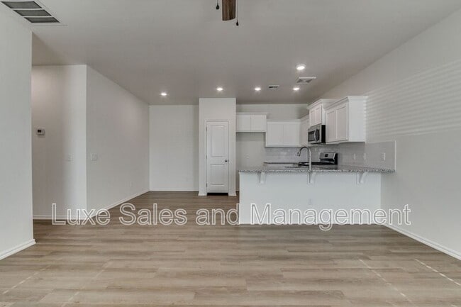 Building Photo - 11605 Mackenzie Wy