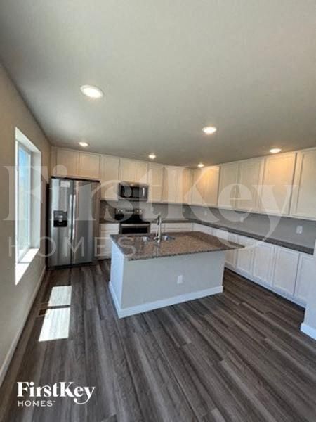 Building Photo - 10045 Luneth Dr