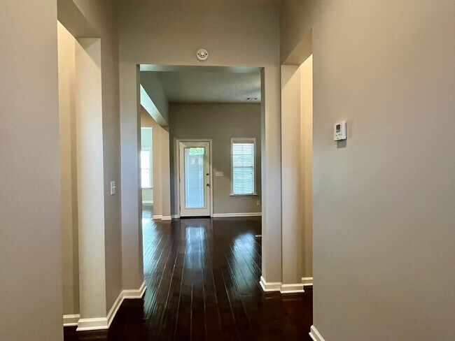 Building Photo - Deer Creek - 4BR/ 2 story/ 2500+SQFT