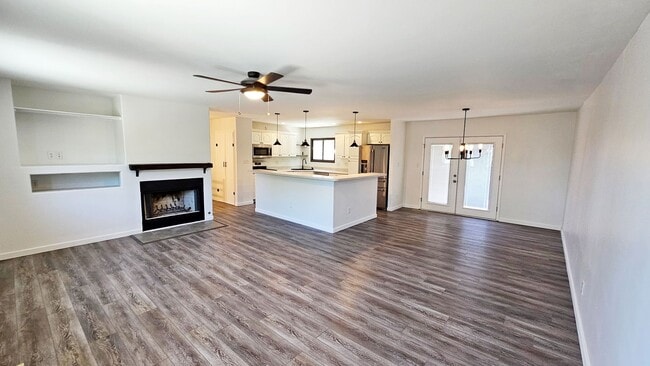 Building Photo - Beautiful 3 Bed, 2 Bath with a Bonus Room and Large Yard!