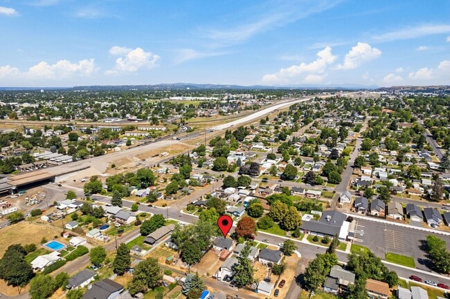 Building Photo - 4 Bedroom Northeast Spokane Home - Availab...