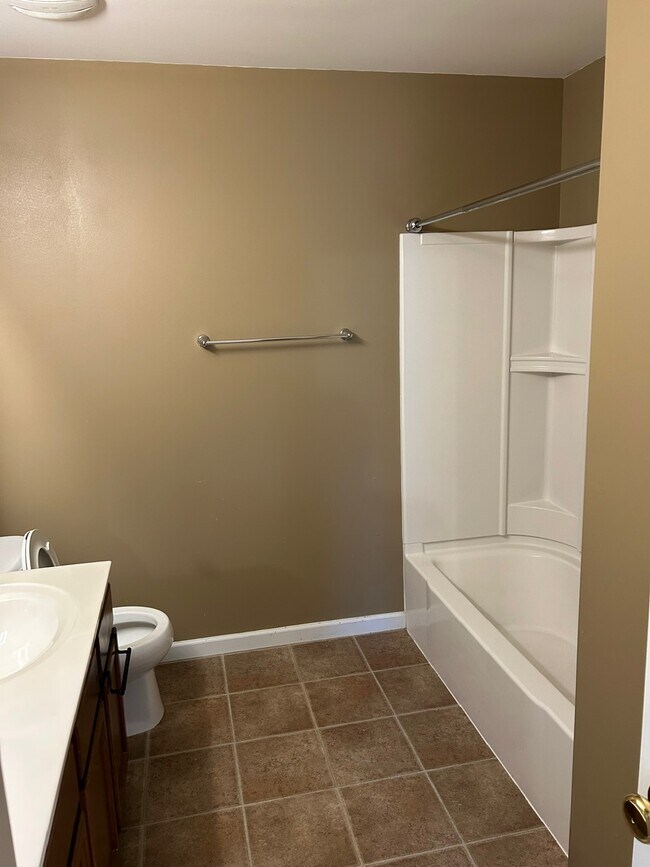 Building Photo - 538 Springhurst Pkwy