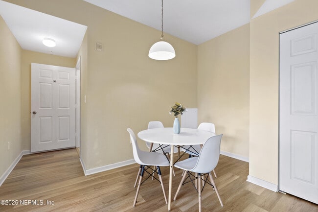 Building Photo - 410 S Villa San Marco Dr