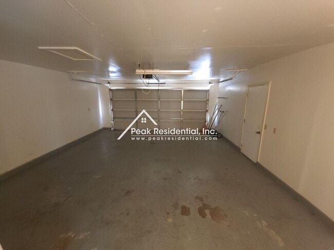 Building Photo - Cute Florin Area 3bd/2ba House with 2 Car ...