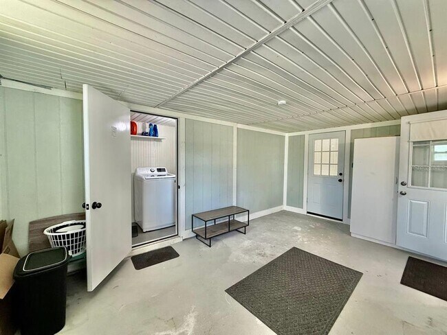 Building Photo - 4406 W Trilby Ave