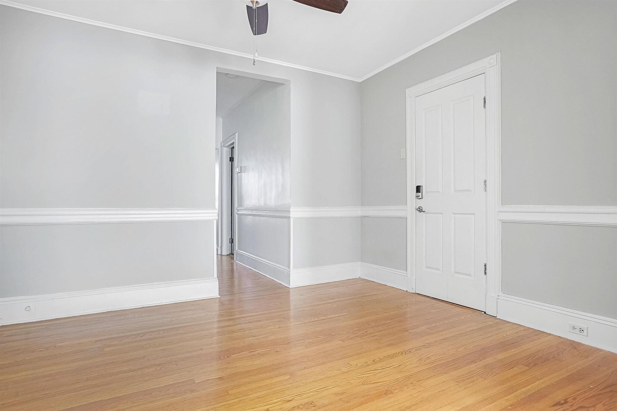 Building Photo - 128 Oak St