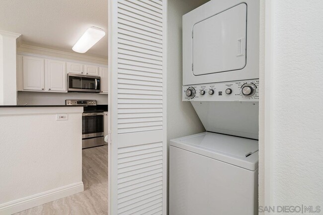 Building Photo - 3550 Lebon Dr
