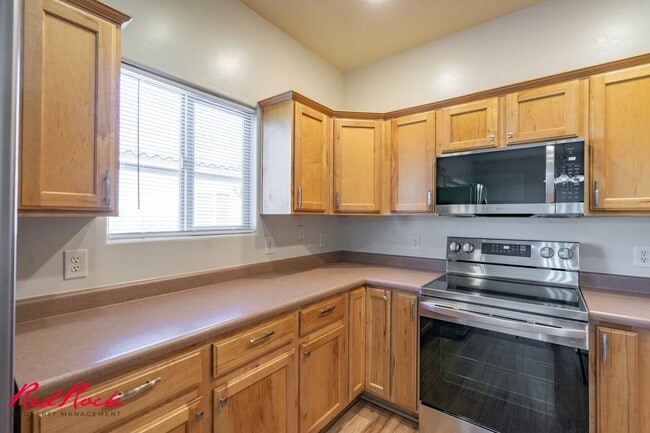 Building Photo - 484 N 2480 W
