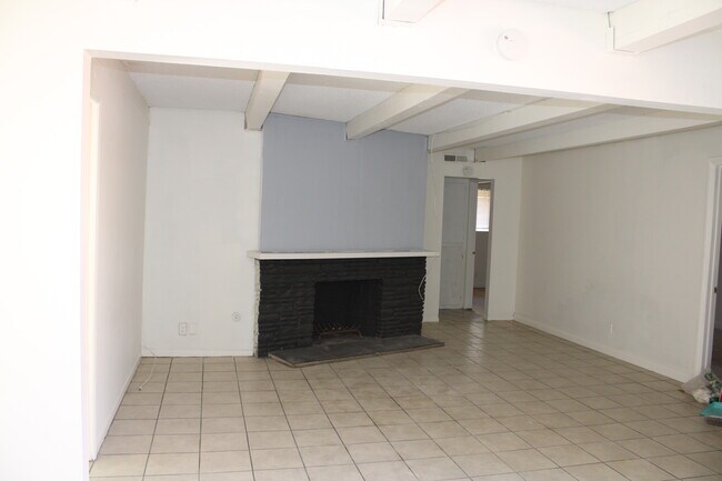 Building Photo - 4632 Canoga St