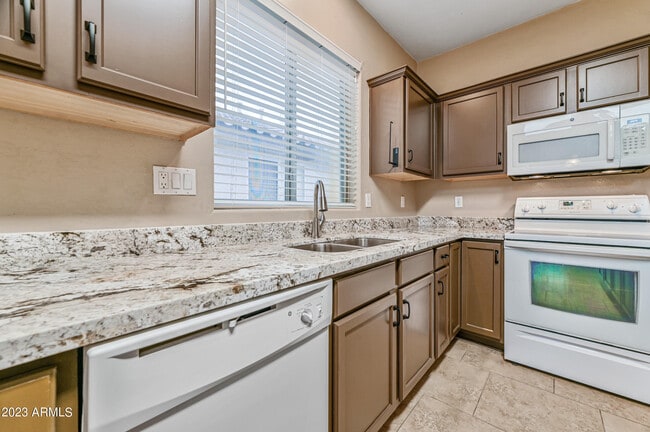 Building Photo - 3075 W Yellow Peak Dr