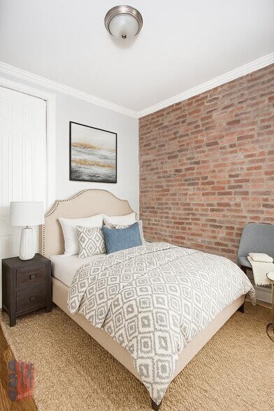 Building Photo - 234 Mott St