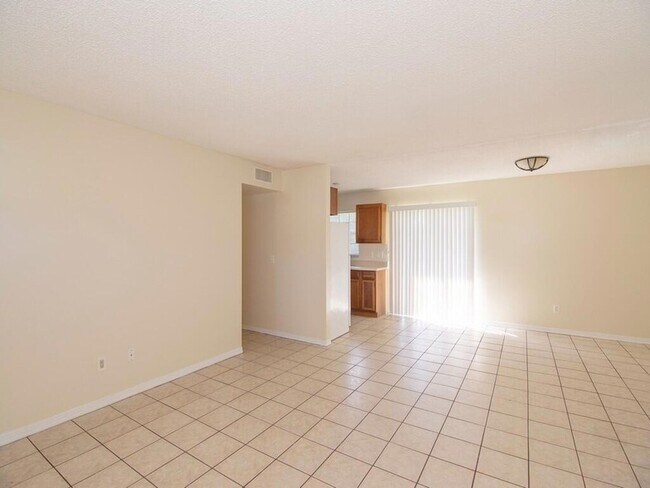 Building Photo - 1190 SE Puritan Ln