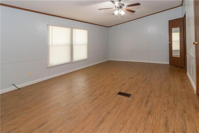 Building Photo - 400 Jefferson Dr