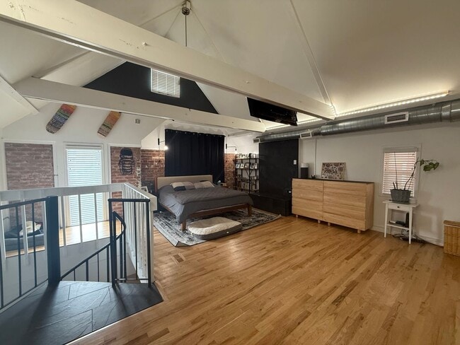 Building Photo - Modern 3-Bedroom Retreat in the Heart of C...