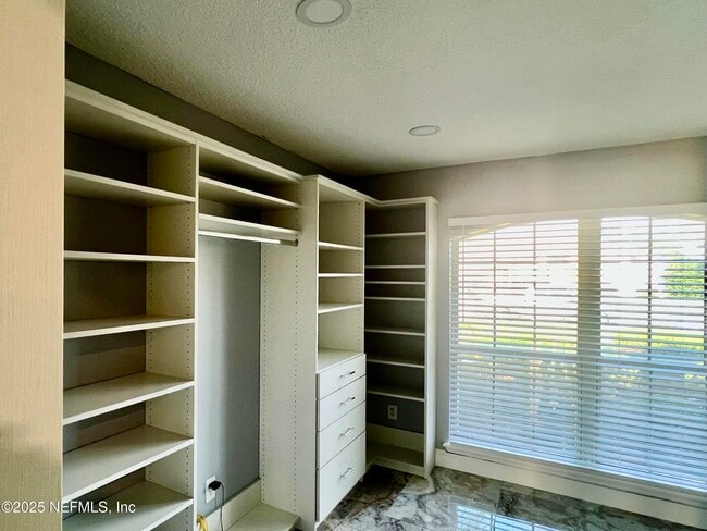 Building Photo - 13727 Victoria Lakes Dr
