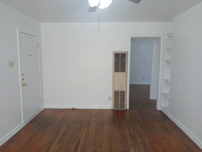 Building Photo - Avon 3019-3021