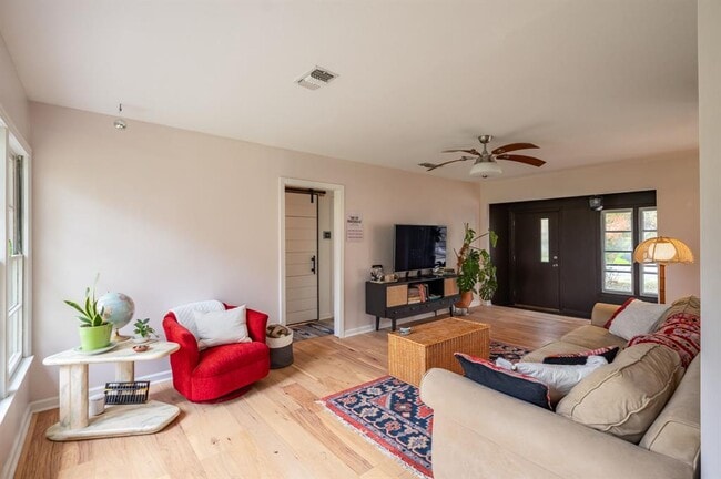 Building Photo - 503 Provines Dr