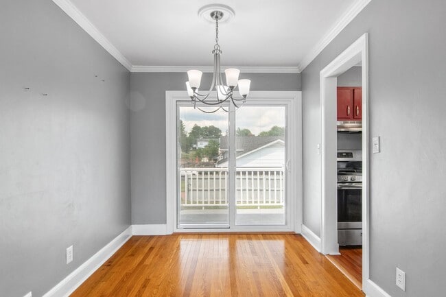 Building Photo - 3 Bed/2 Bath.  Pet Friendly. Large Yard. No Security Deposit